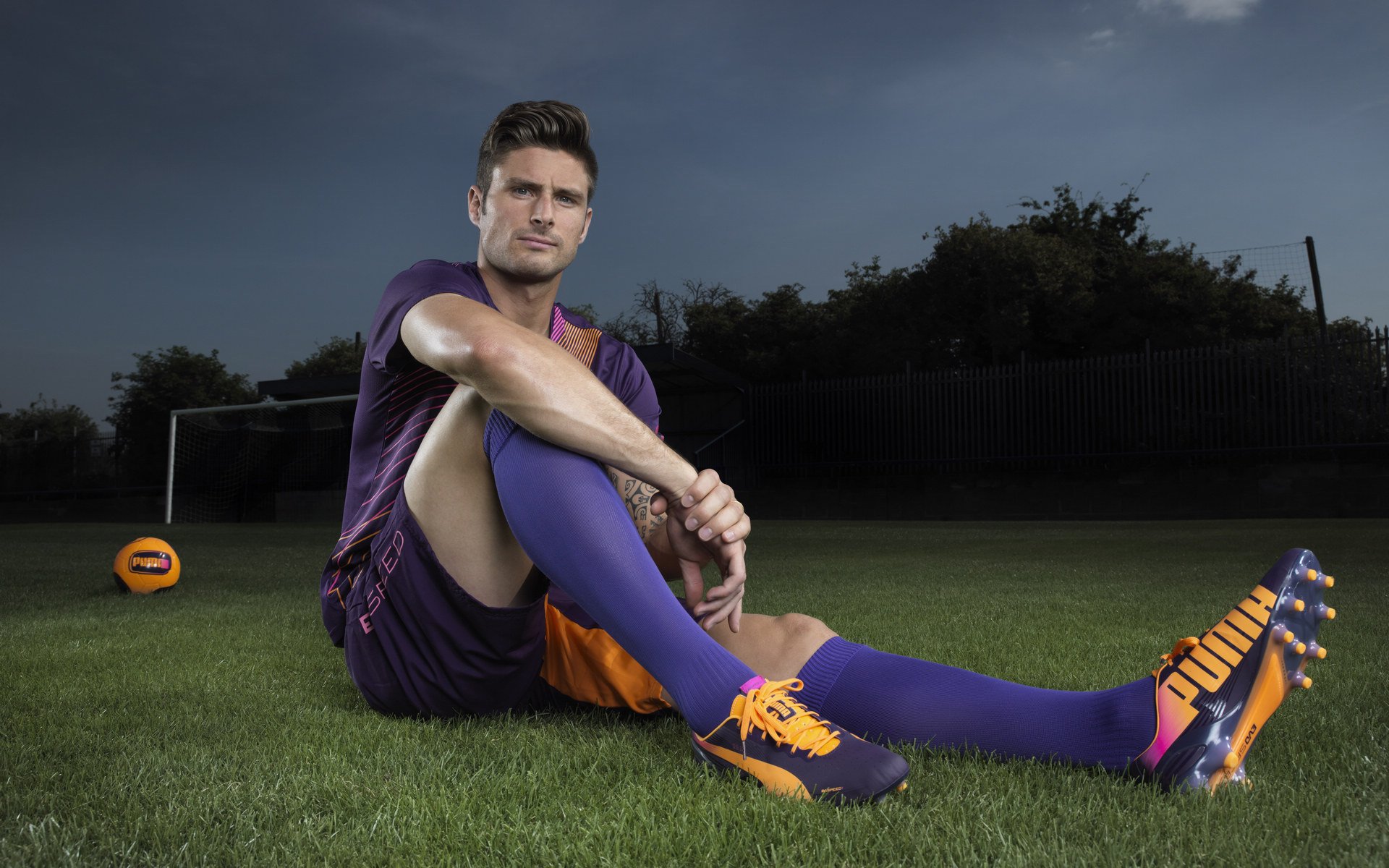 “宠物兔障碍越栏赛” 微型栏杆萌态十足