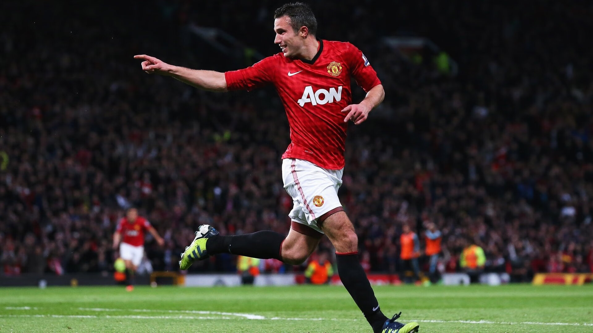 栈道夜行安全体验赛 所有人配备头灯与反光装备